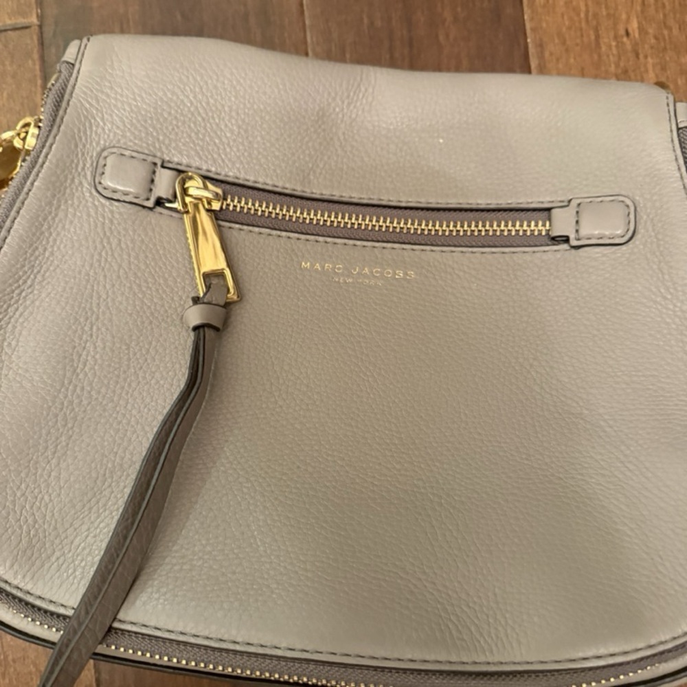 Marc Jacobs Recruit Medium Pebbled Leather Dove Grey Gold Crossbody Bag